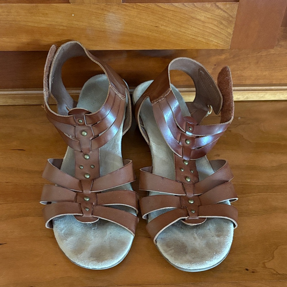 Women's Brown Strappy Comfort Sandals